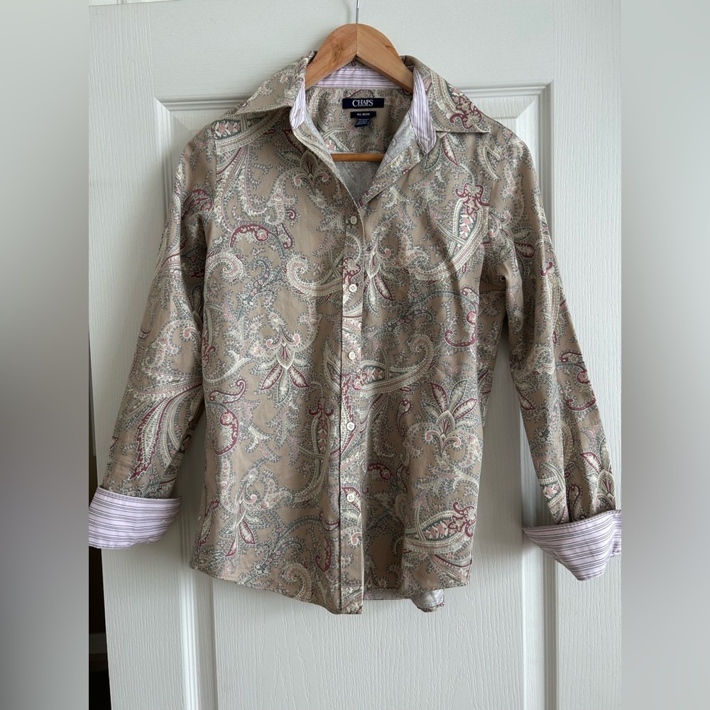 Chaps Womens No Iron Button Up Top XS Tan Pink Paisley Flip Cuff Office Classic - Picture 3 of 7